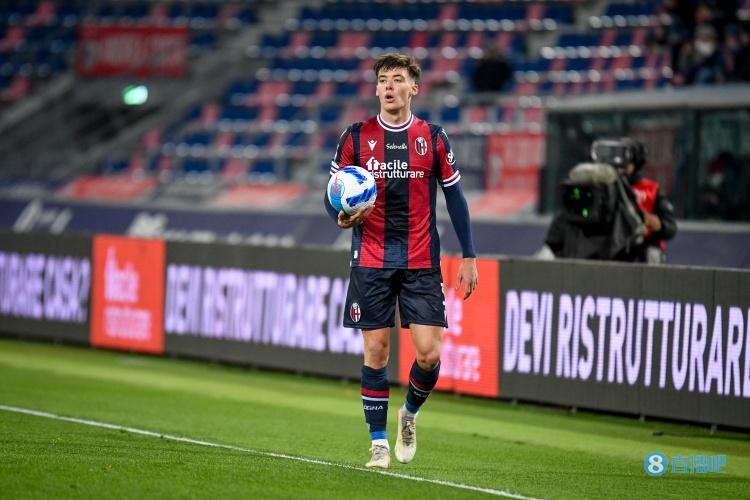 米体:为特奥寻求替补,AC米兰有意引进博洛尼亚后卫希奇